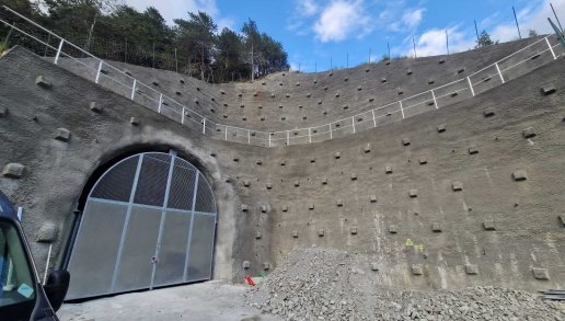 Fabrication et installation de portes en acier au tunnel de Modane (73)